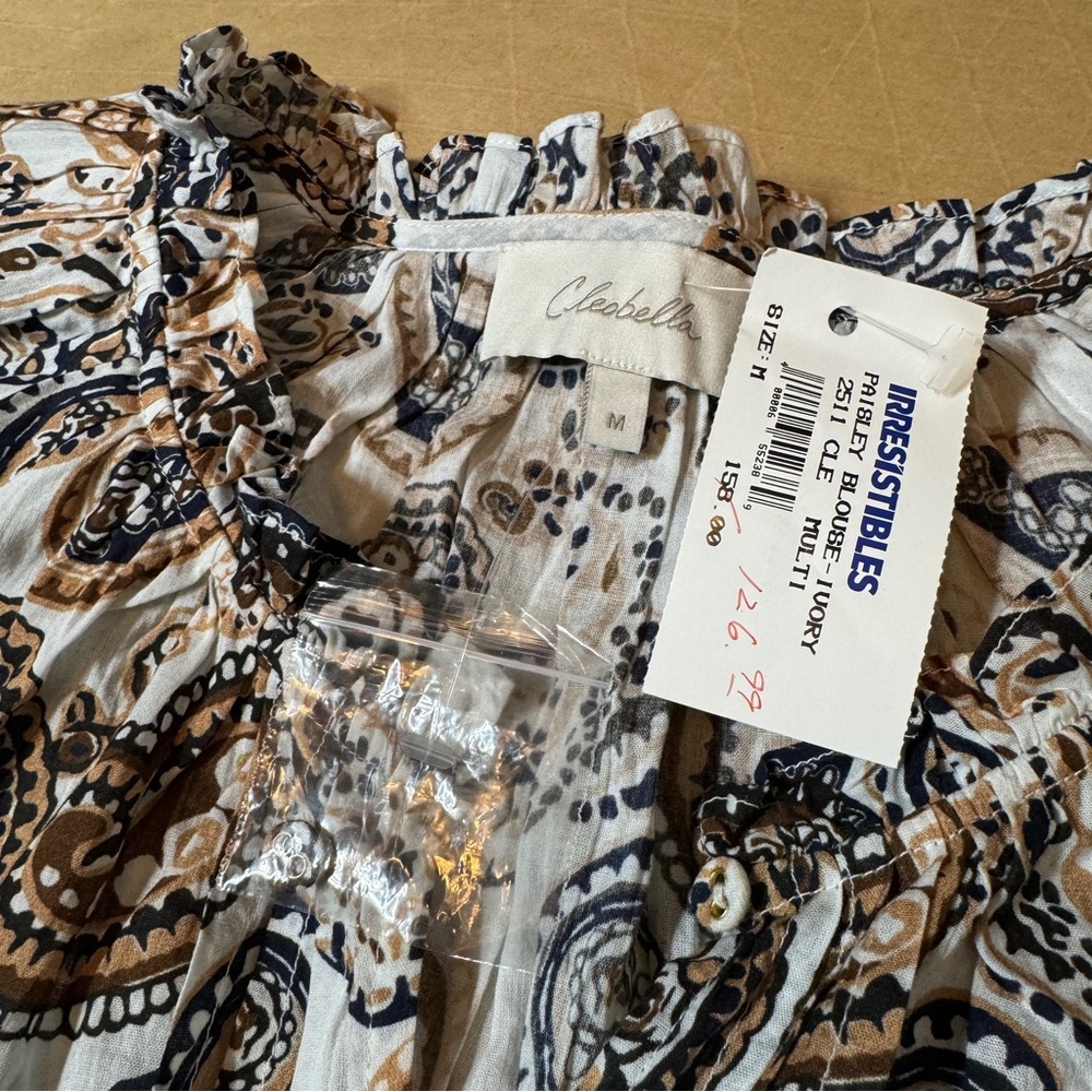 Ivy Blouse in‎ Nutmeg Paisley Ivory
CLEOBELLA sz M - Picture 2 of 3